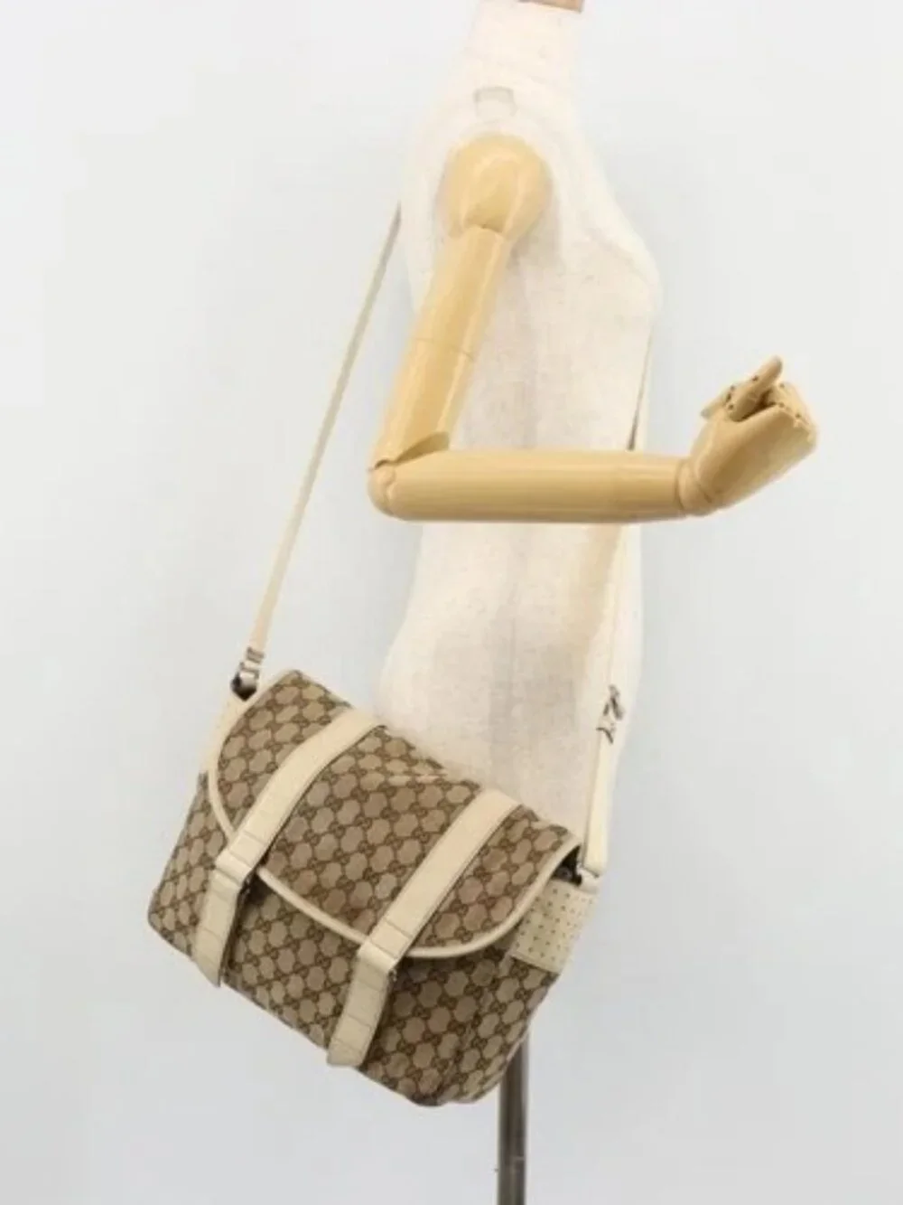 GUCCI GG Canvas Shoulder Bag Beige Silver 145859 Auth 181188